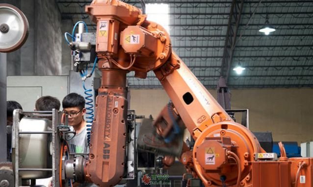 中国工厂里，正悄然酝酿一场势不可挡的机器人革命