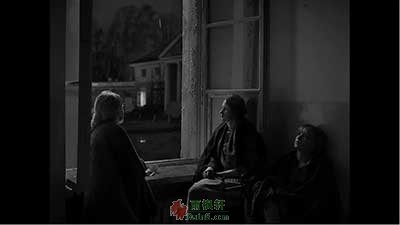 《冷战》：黑白电影的光影艺术